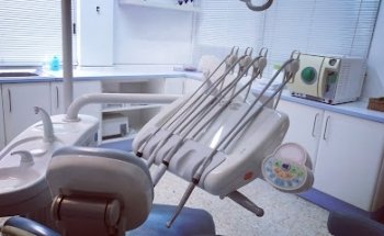 CLÍNICA DENTAL RAÚL MONTES ARIAS