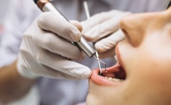 Al Luluah Al Baidhaa Dental Clinic