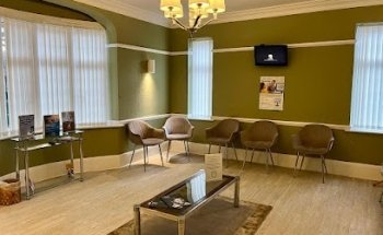 Holmoak Dental Practice & Chiropractic Clinic