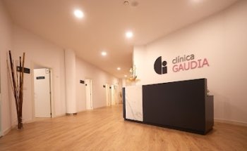 Clínica dental y bienestar integral en Baio/ Clínica Gaudia